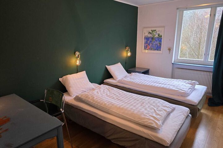 Room 25 of 77