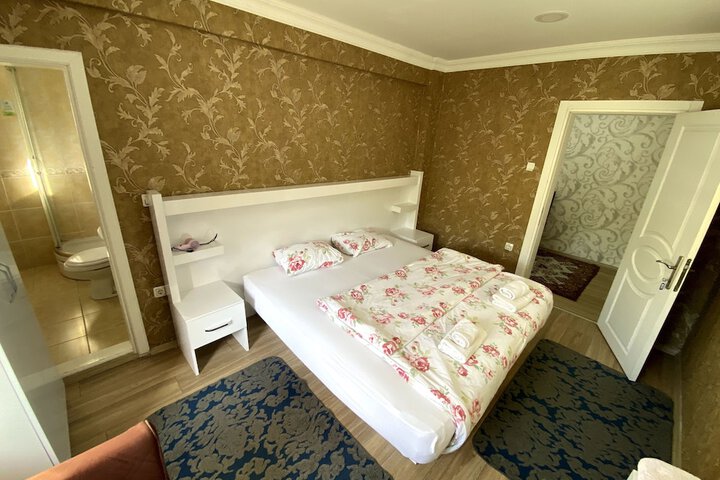 Room 33 of 166
