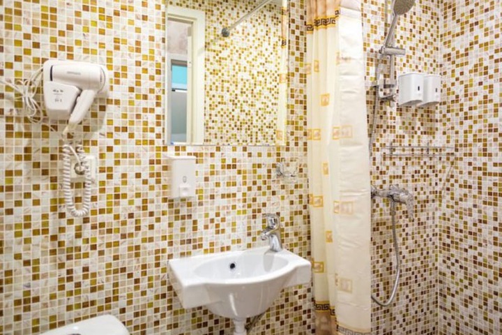 Room 100 of 125