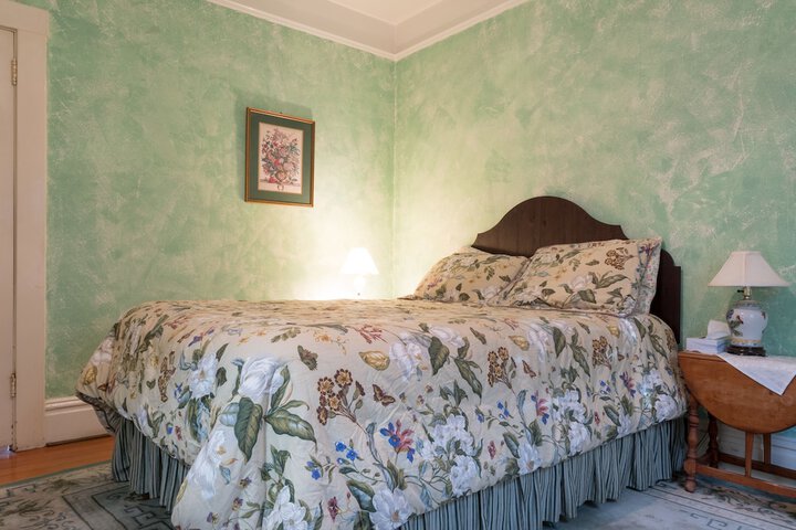 Room 3 of 156