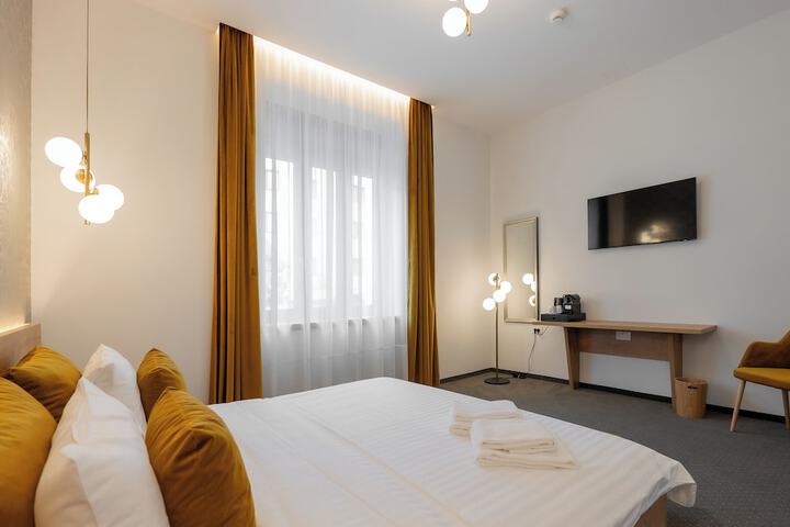 Room 16 of 28