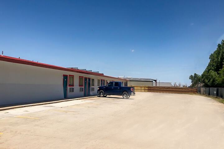 Property Grounds 23 of 25