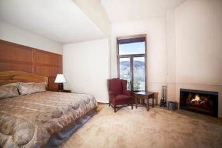 Room 14 of 32
