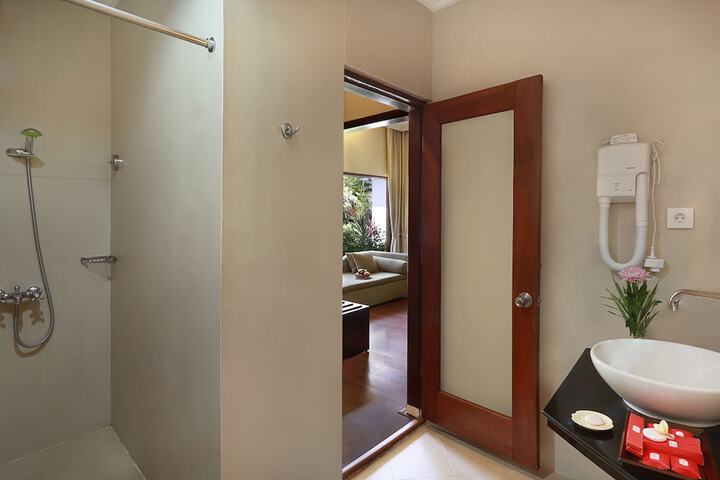 Room 25 of 65