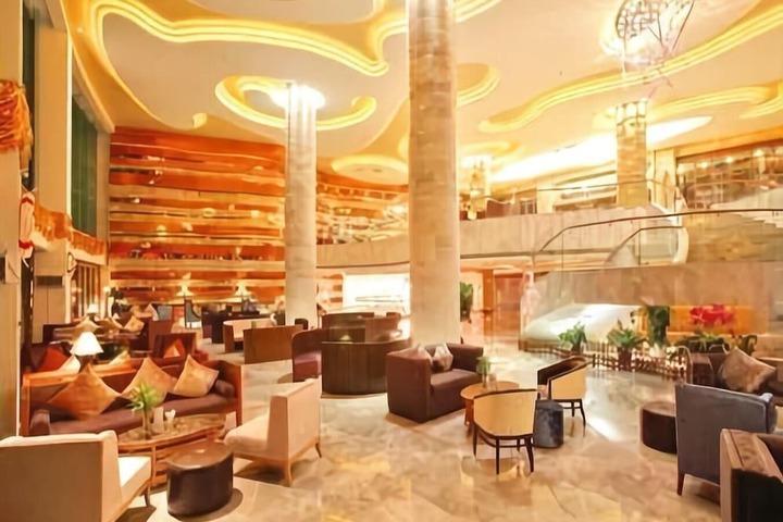 Entrance & Lobby