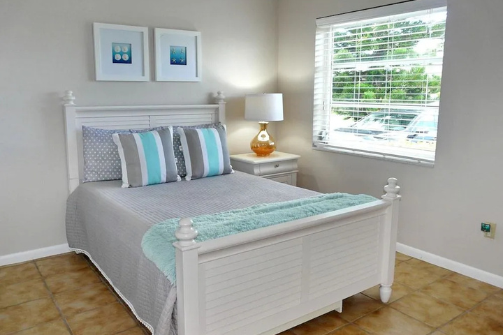 Room 4 of 17