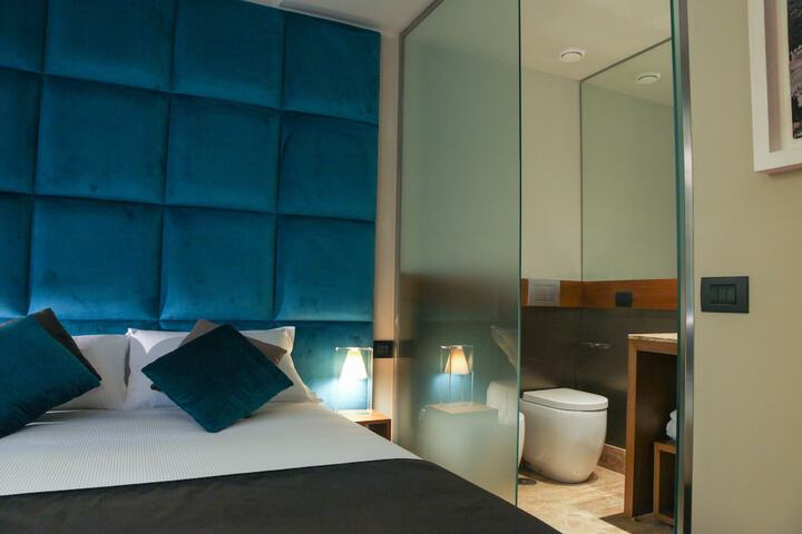 Room 4 of 73