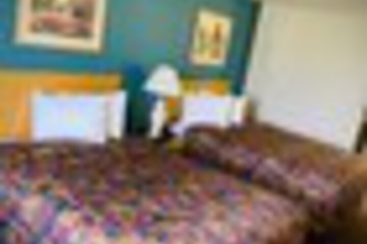 Room 8 of 93