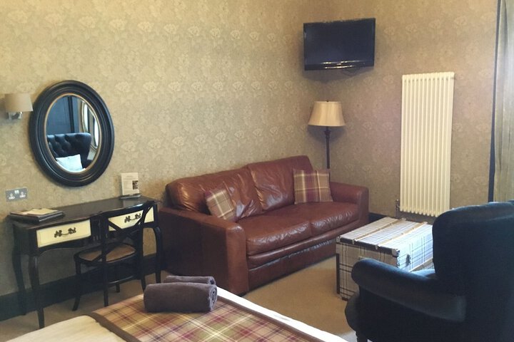 Room 6 of 107