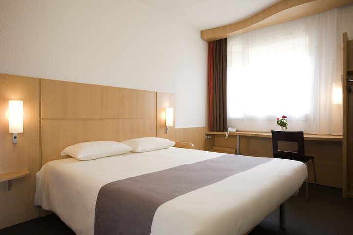 Room 5 of 38