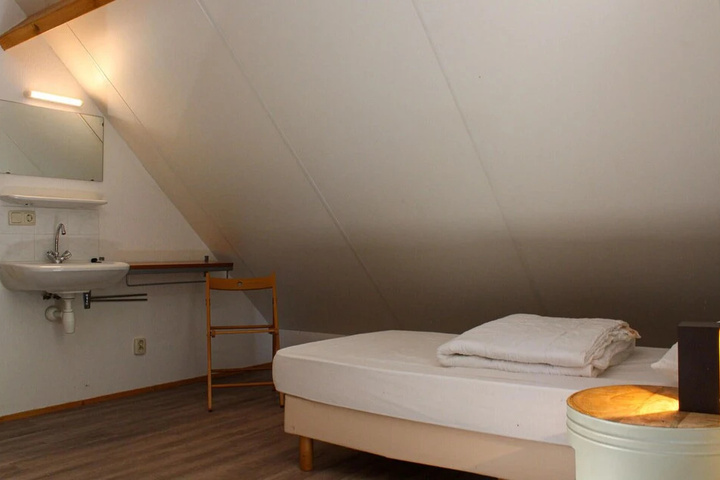 Room 4 of 14