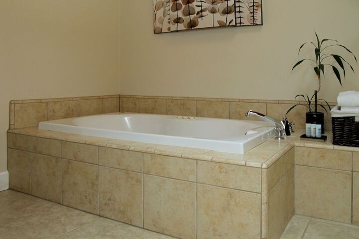 Hot Tub 24 of 36