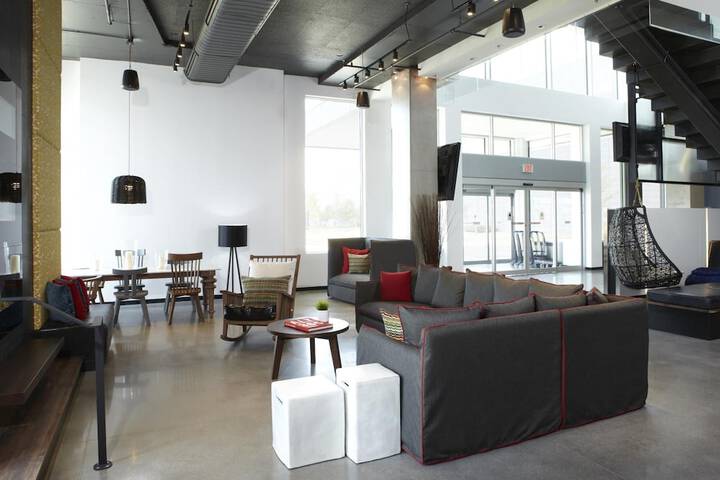 Entrance & Lobby