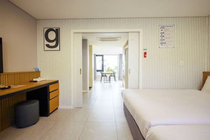 Room 11 of 96