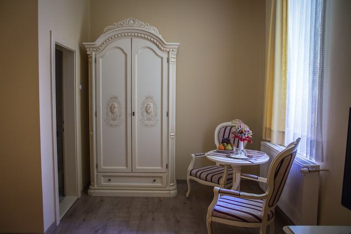 Room 26 of 39