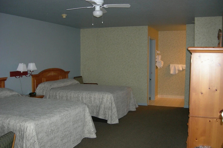 Room 5 of 12