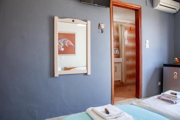 Room 8 of 85