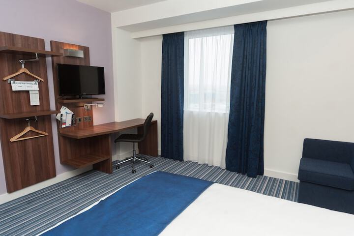 Room 7 of 110