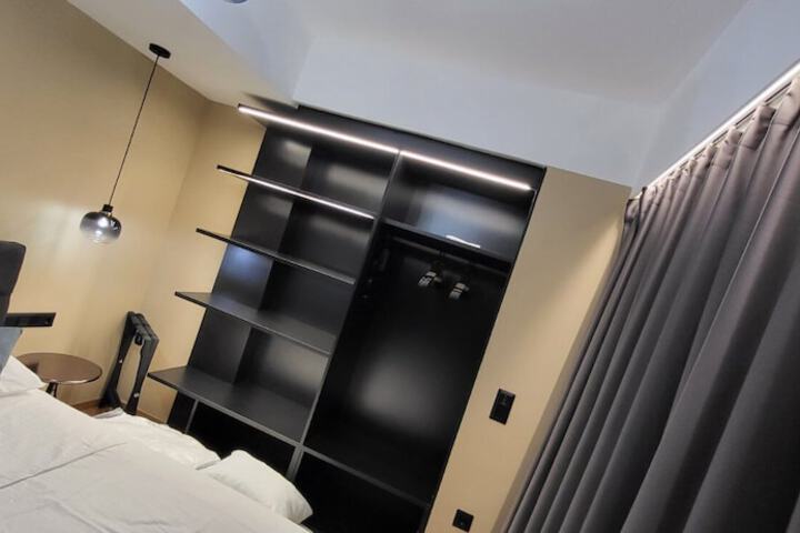 Room 4 of 43