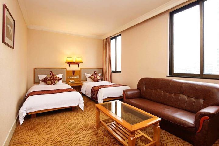 Room 4 of 38