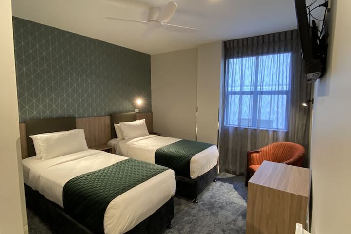 Room 18 of 116