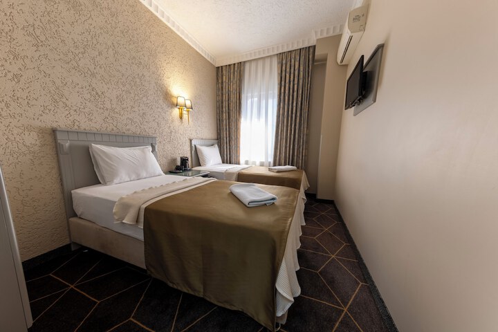 Room 34 of 77