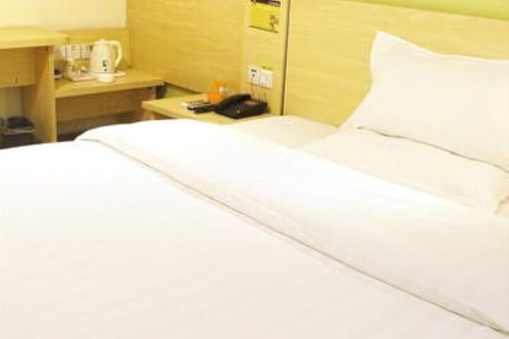 Room 7 of 8