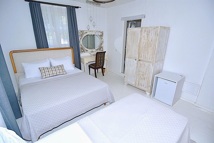 Room 14 of 98