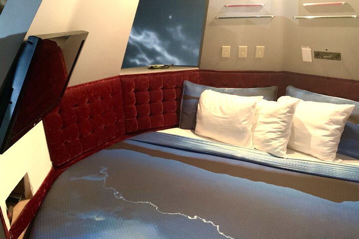 Room 81 of 293