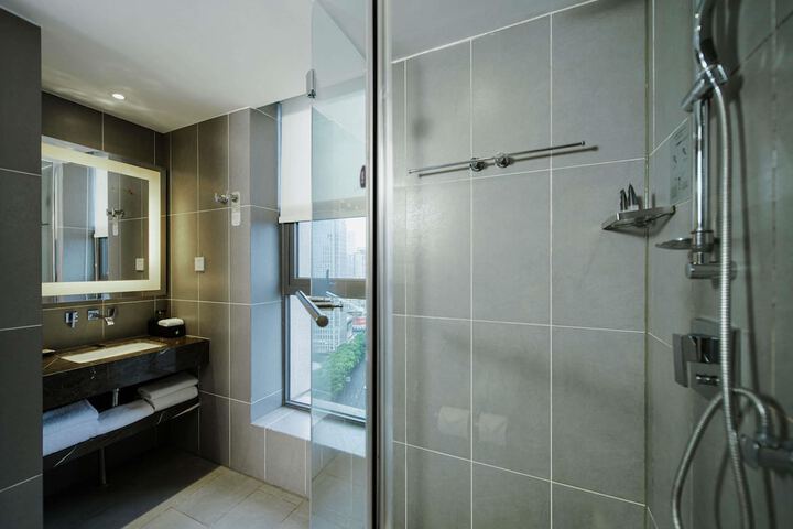 Room 44 of 183