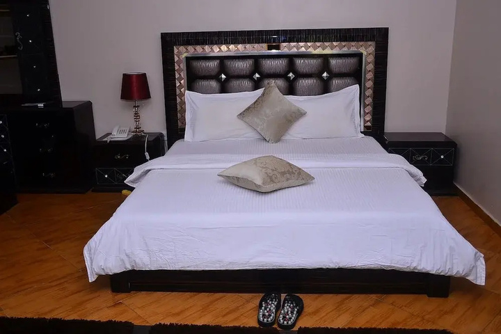 Room 4 of 23