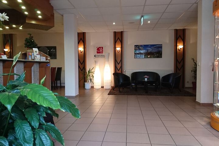 Lounge 55 of 68