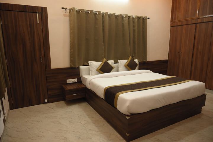 Room 10 of 38