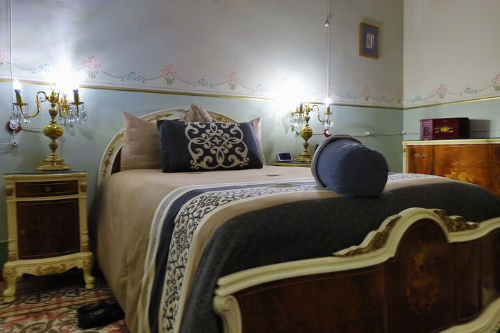 Room 10 of 43