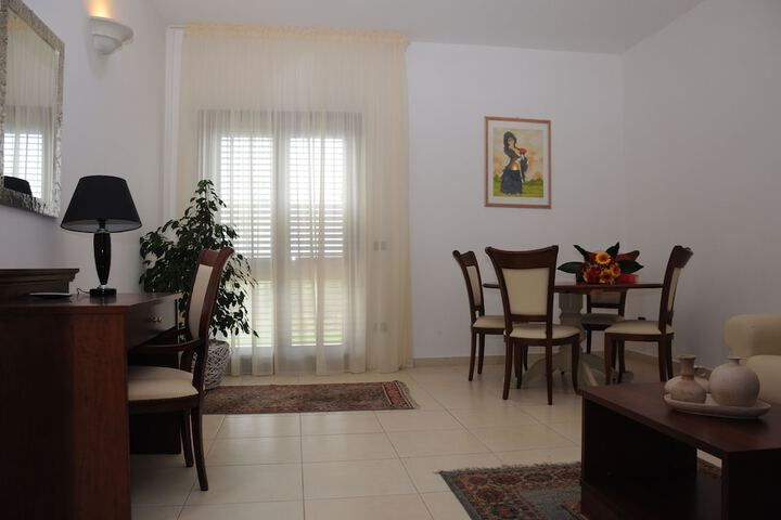 Room 3 of 31