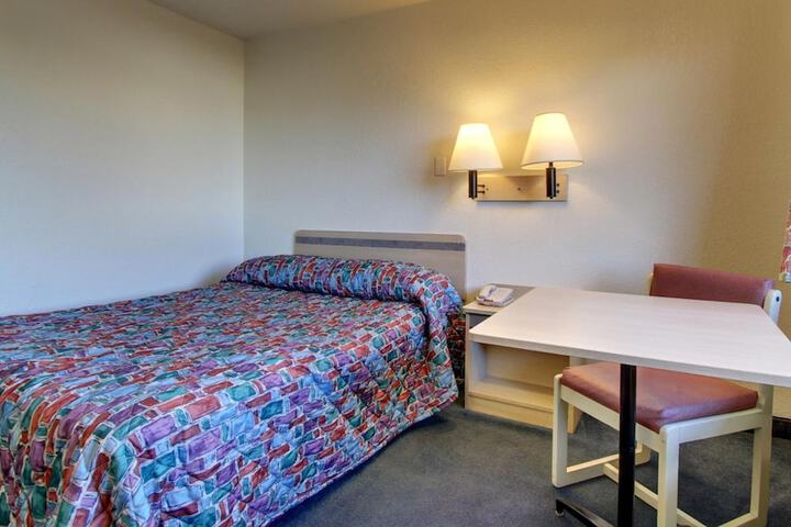 Room 8 of 35