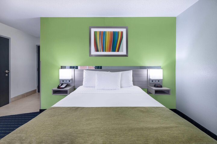 Room 14 of 30