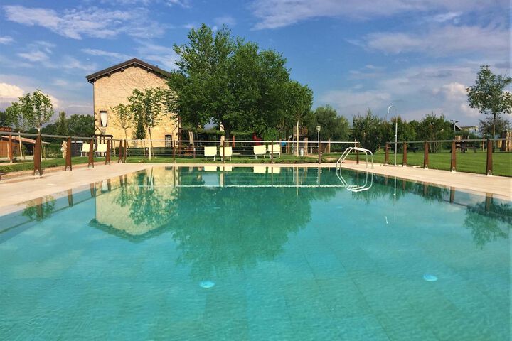 Pool 14 of 33