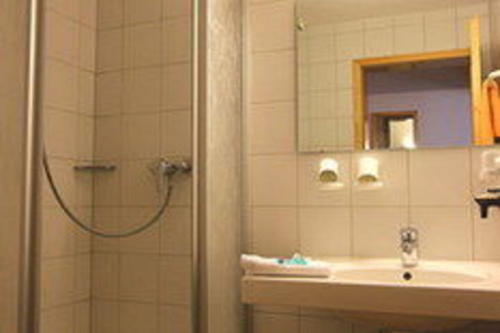 Room 3 of 25
