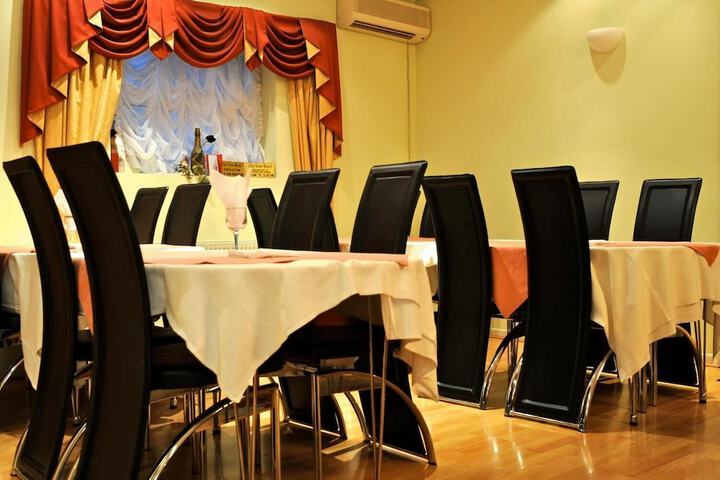 Dining 22 of 31