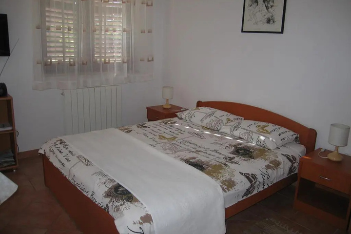 Room 2 of 5