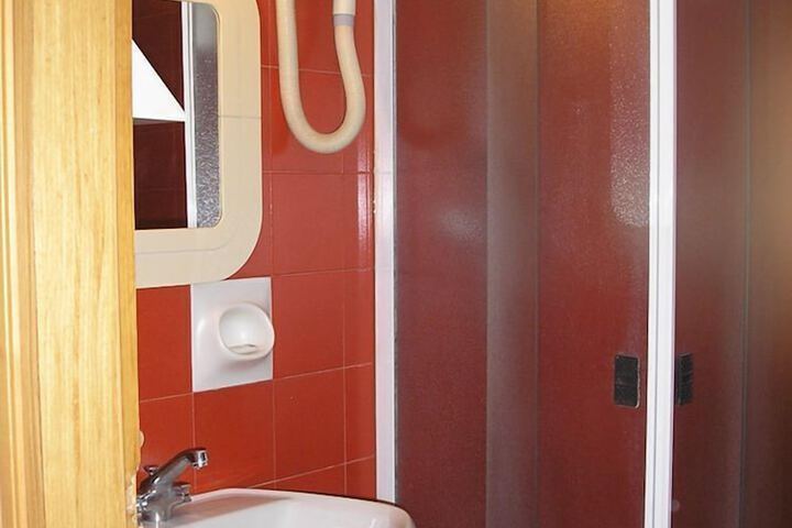 Room 16 of 35