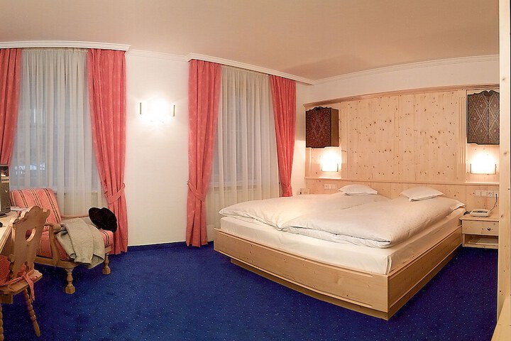 Room 8 of 45