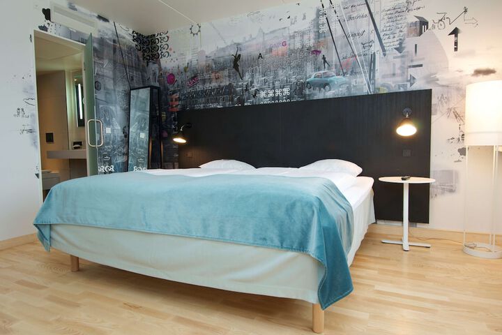 Room 33 of 73