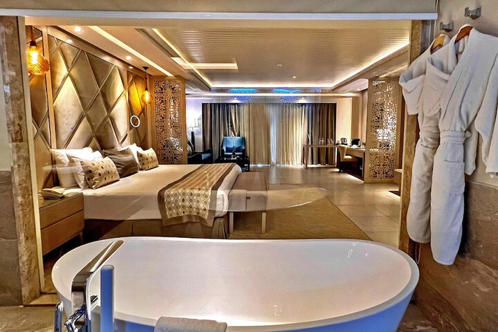 Room 43 of 120