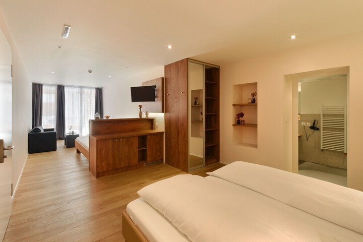 Room 14 of 103
