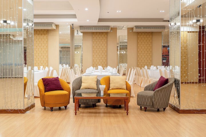 Ballroom/Hall 126 of 140