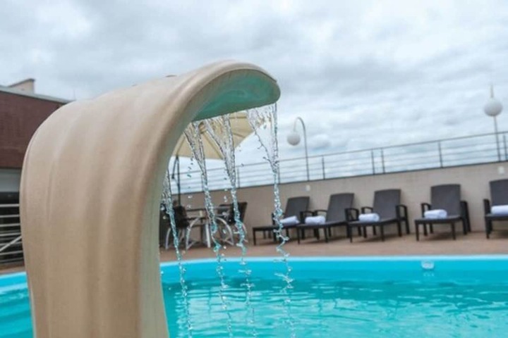 Pool 21 of 39