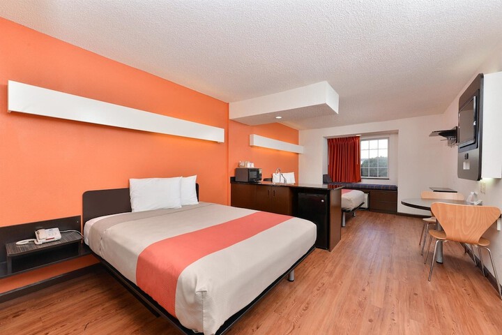 Room 13 of 27