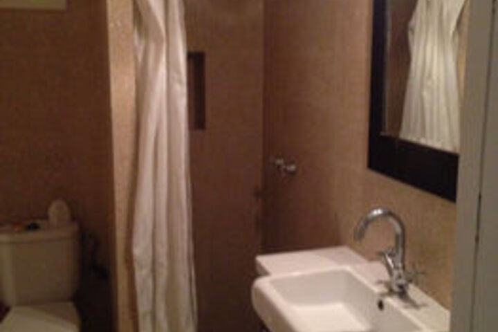 Room 7 of 32